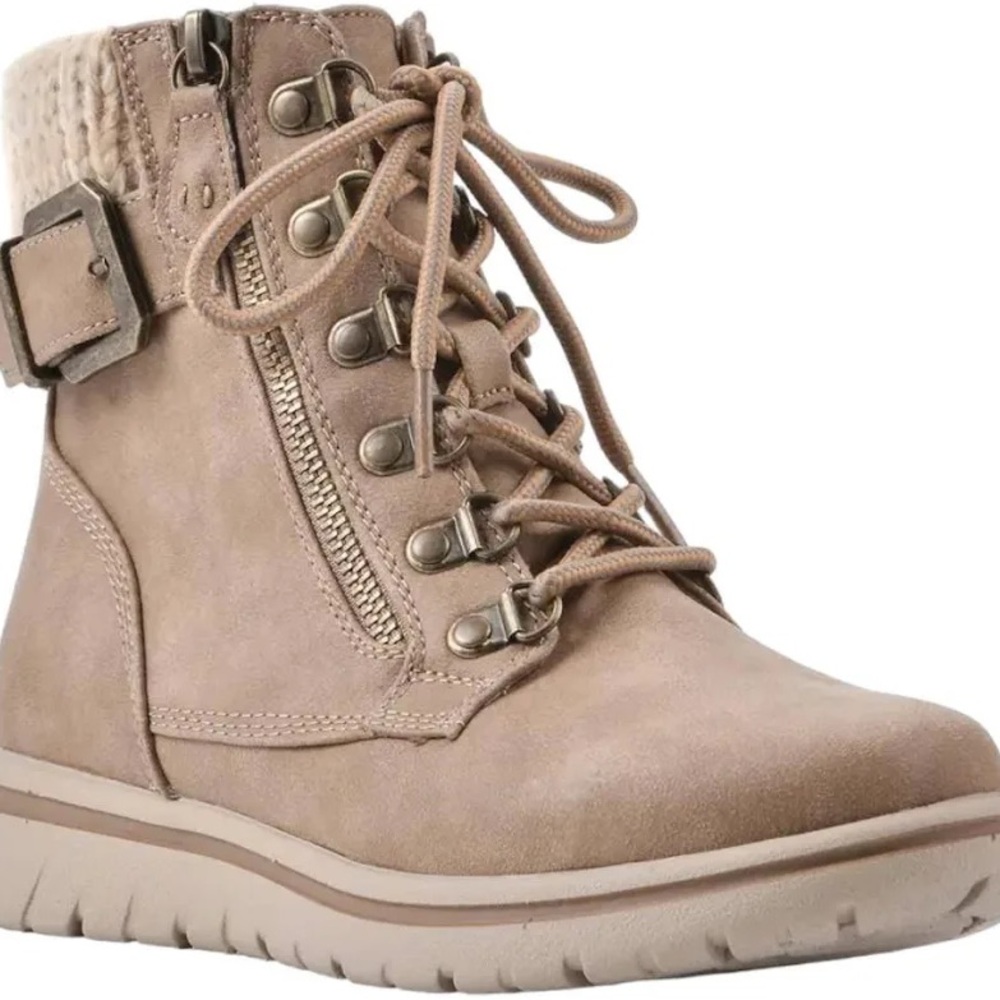 Cliff's Women's chic Tan Ankle Boots size 9
Casual/sporty